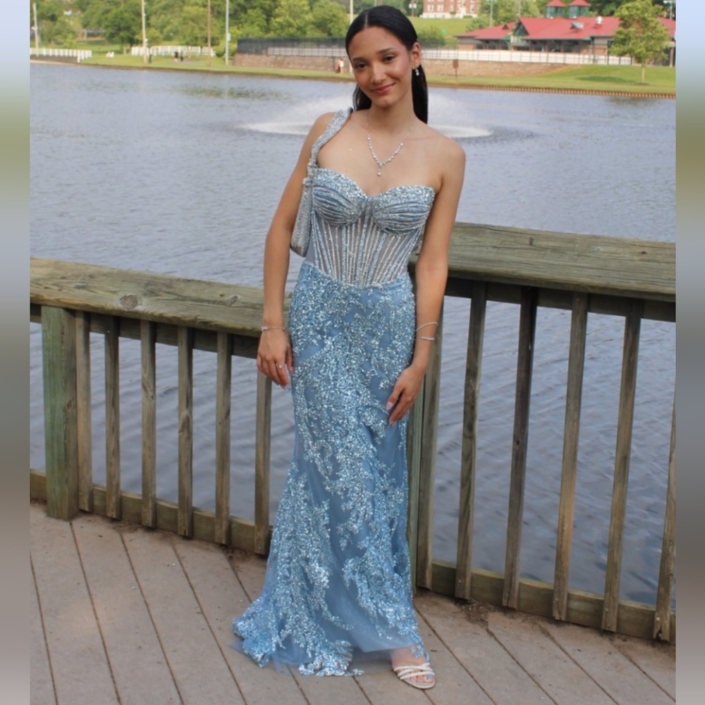 Ladivine by Cinderella Divine Dress - Picture 3 of 9
